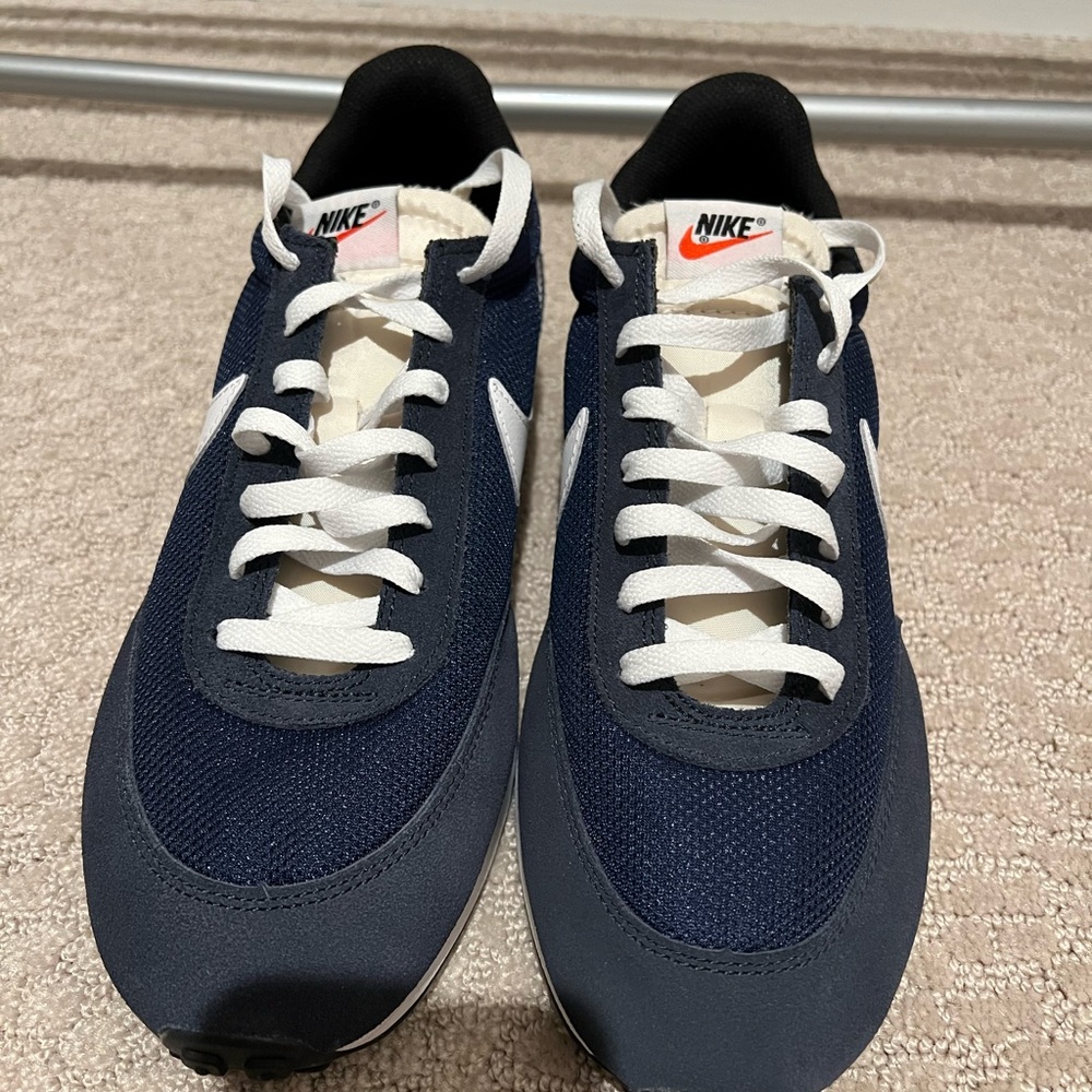 Nike Shoes Size 10 - Picture 3 of 4